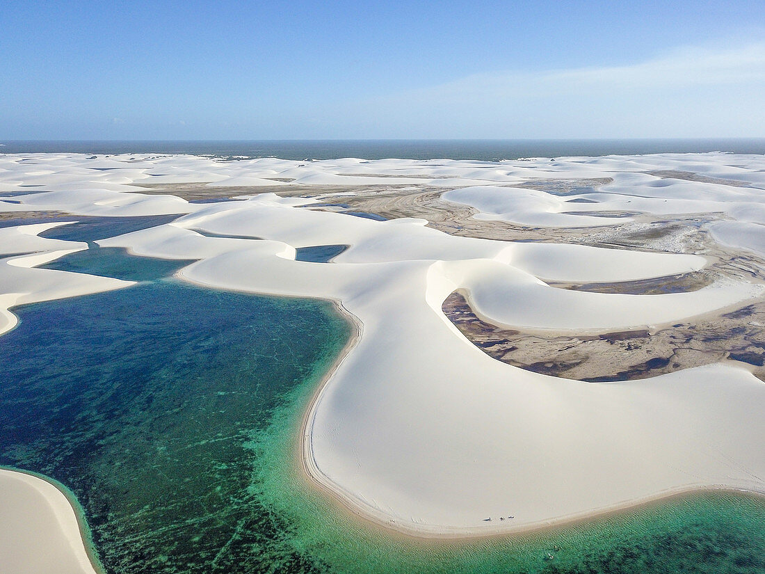 Süßwasserlagunen inmitten von Sanddünen, Lencois Maranhenses Nationalpark, Brasilien