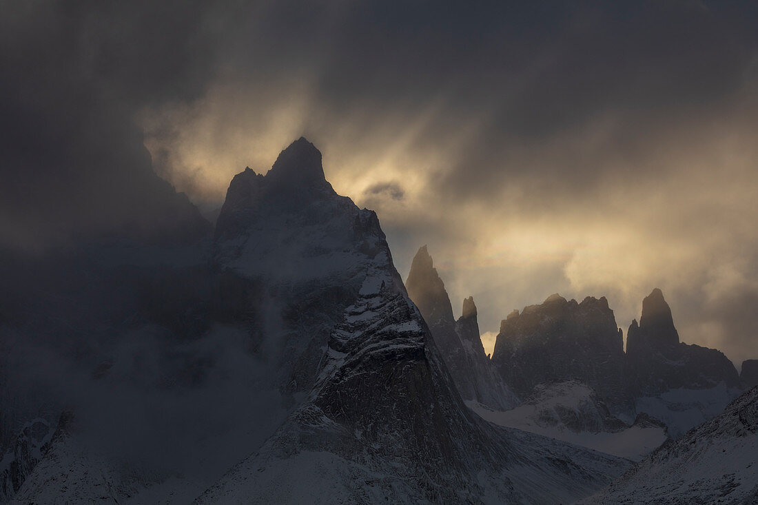 Berge bei Sonnenuntergang, Torres Del Paine, Nationalpark Torres Del Paine, Patagonia, Chile