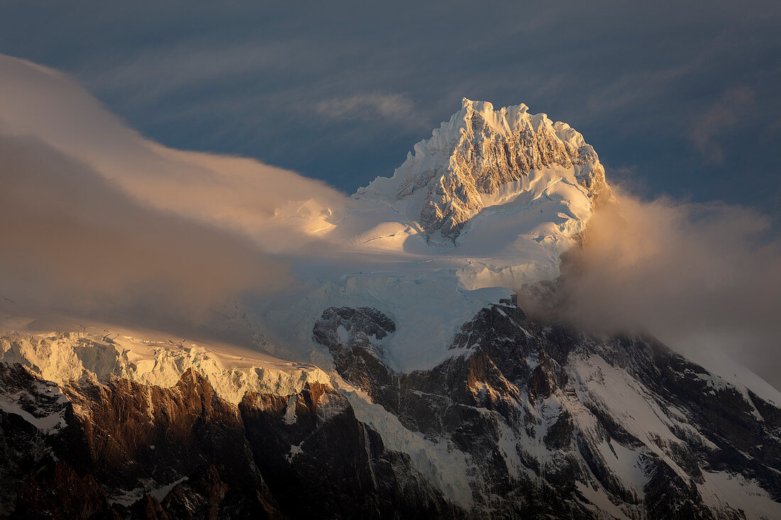 Berge, Paine-Massiv und Kordilleren Paine, Torres del Paine, Nationalpark Torres del Paine, Patagonia, Chile