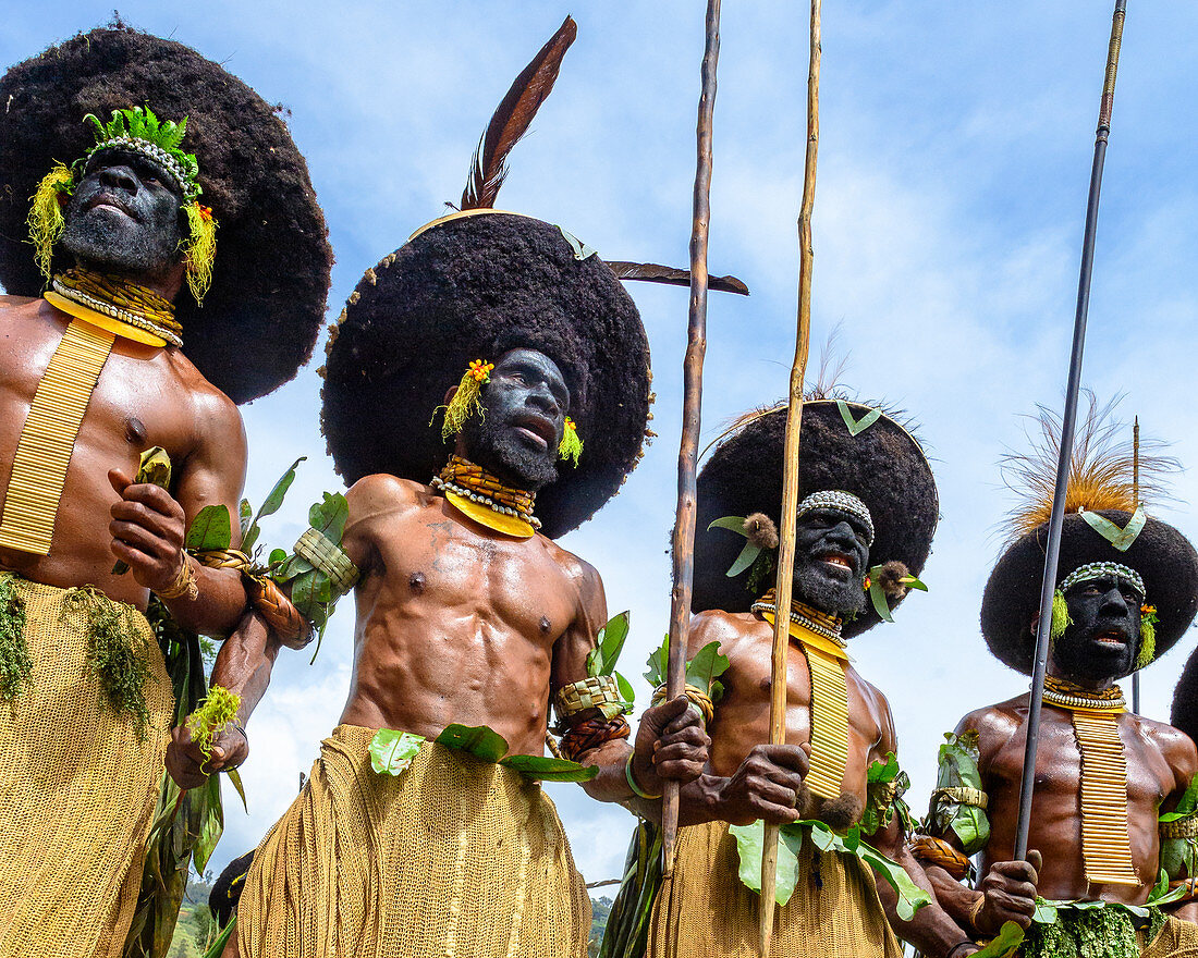 Männer des Lyain-Stammes bei Auftritten, Enga Show, Wabag, Western Highlands, Papua-Neuguinea