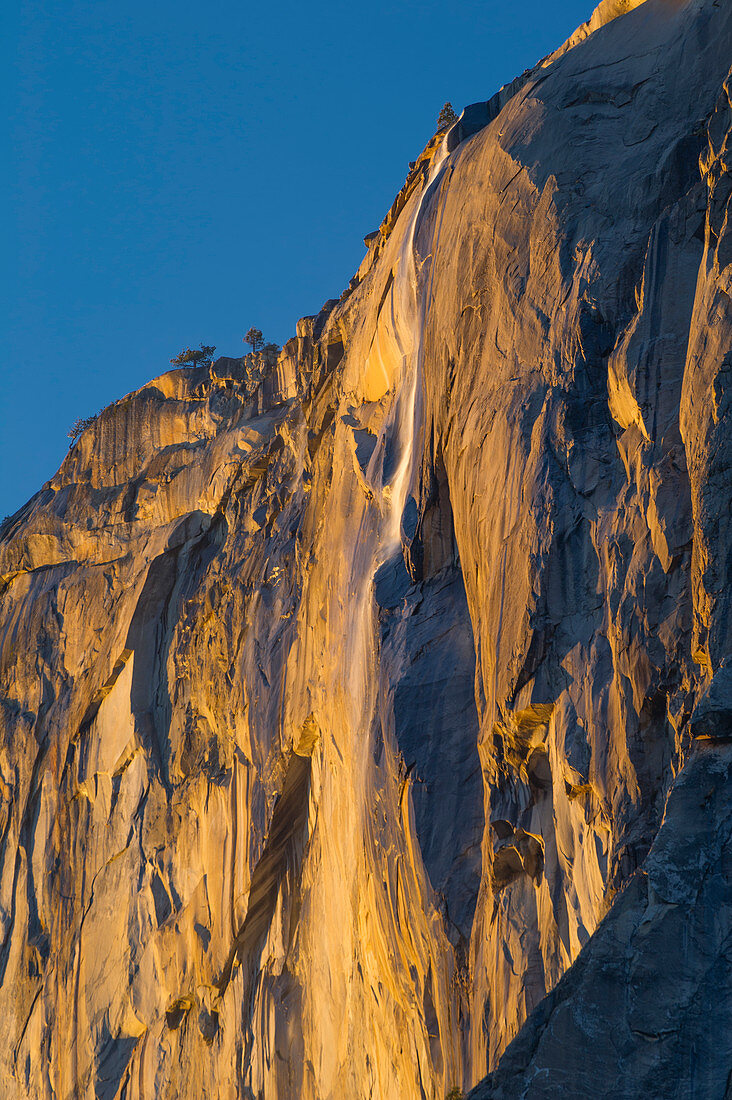 Wasserfall im Winter, Schachtelhalm-Fall, Yosemite Nationalpark, Kalifornien