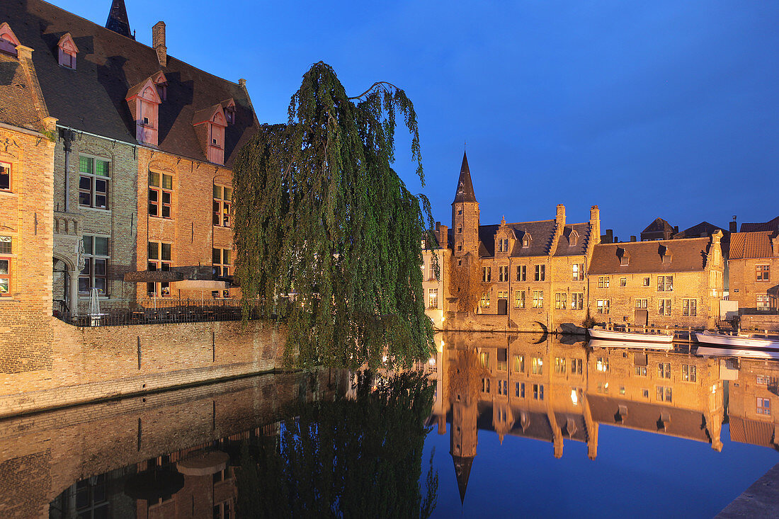 Der Dijver-Kanal, Brügge, Flämische Region, Westflandern, Belgien, Europa