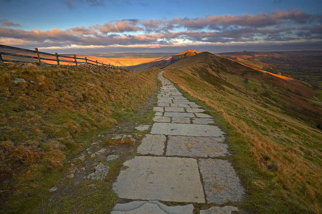 View along the Great Ridge path looking towards Lose Hill, Peak District National Park, Derbyshire, England, United Kingdom, Europe