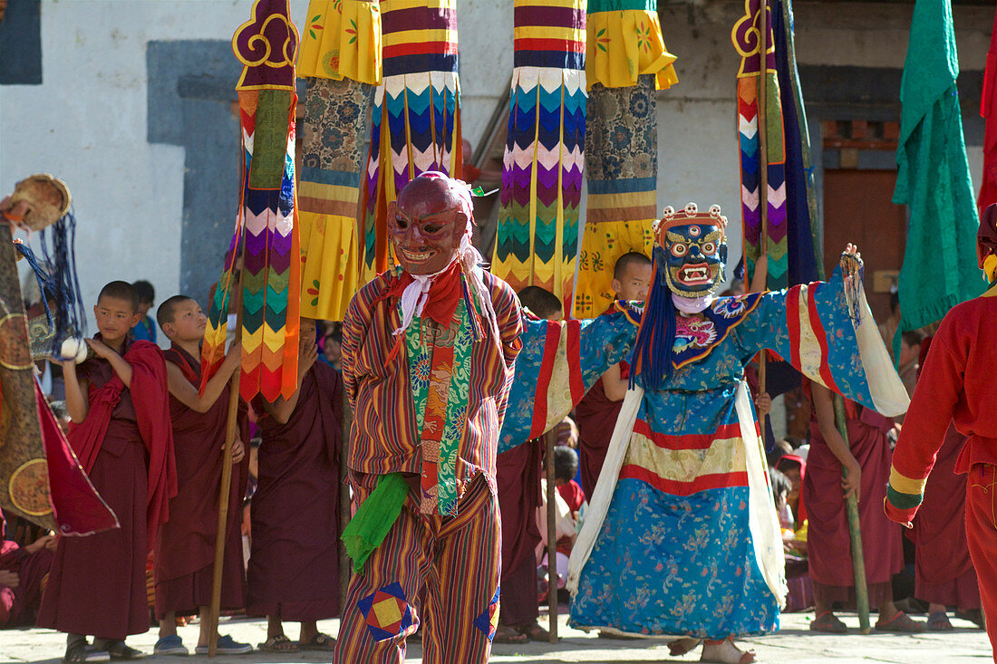 Masked dancers and monks at Mask Dance, feast at Gangteng Monastery, Phobjikha Valley, Bhutan, Himalayas, Asia