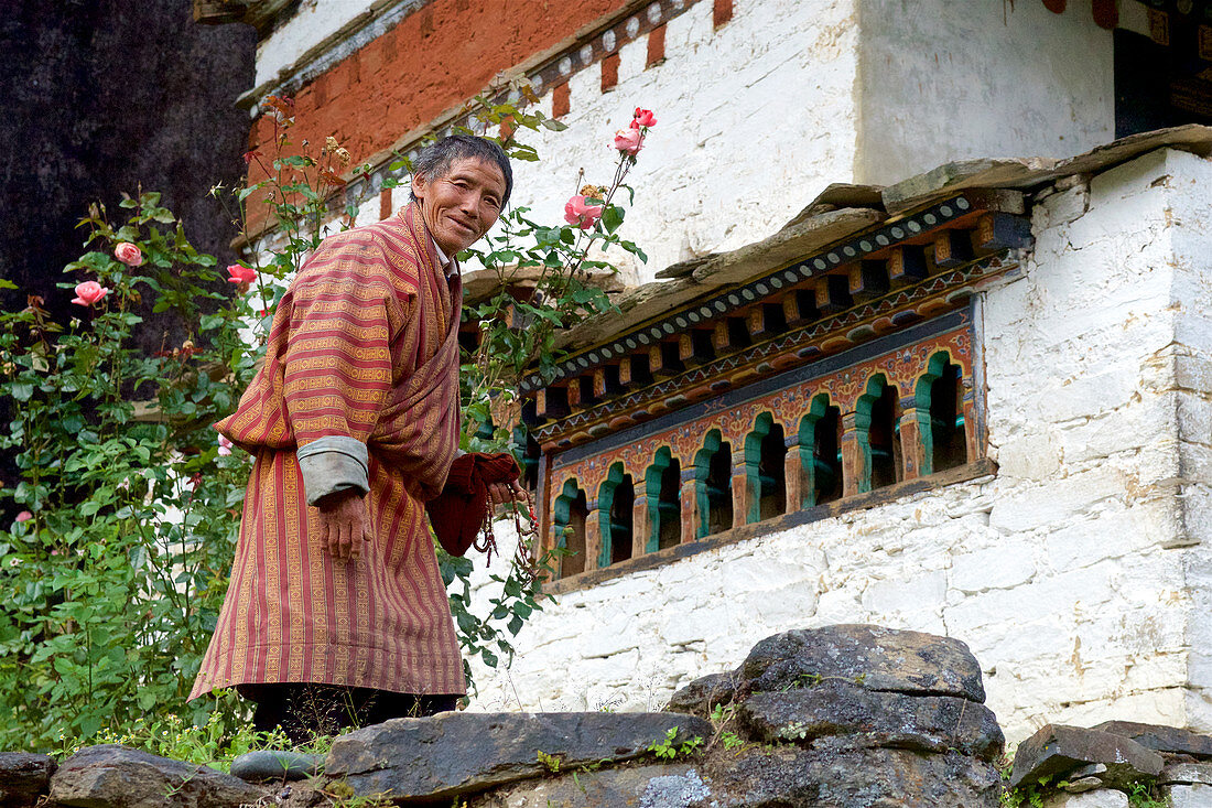 Bhutanese with prayer beads in front of the Ta Rimocen temple, Tang valley, Bumthang, Bhutan, Himalayas, Asia