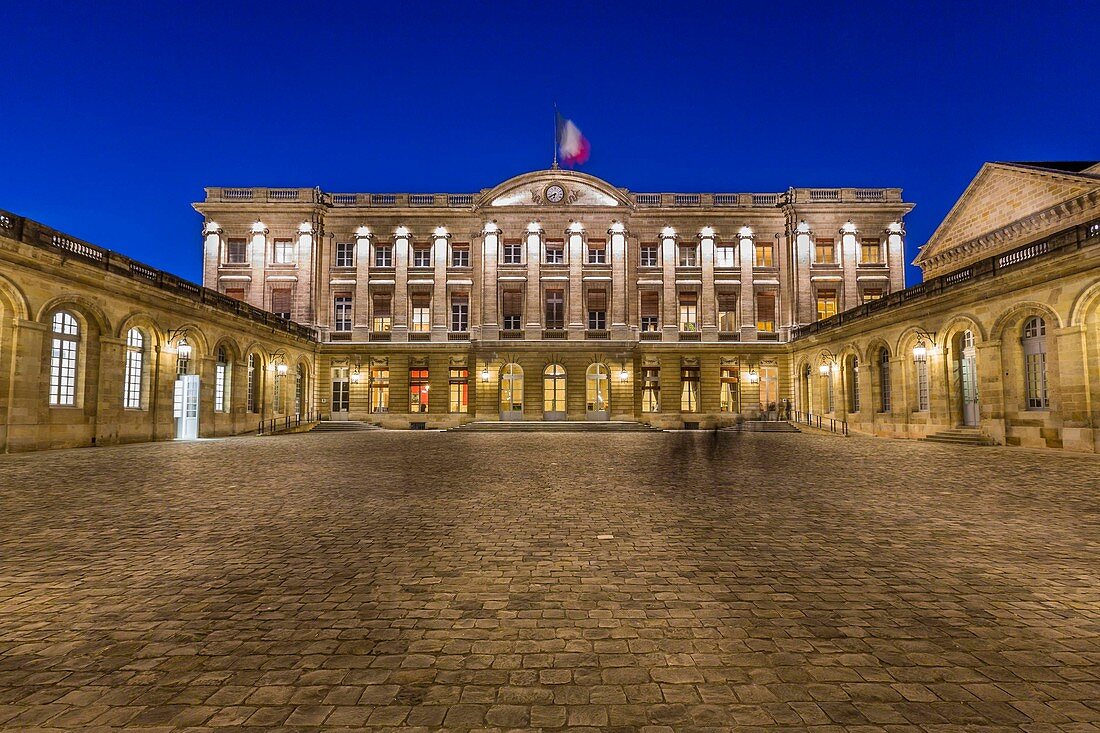 Frankreich, Gironde, Bordeaux, Hof des Rathauses genannt Palais Rohan Name des Prälaten, der im letzten Viertel des 18. Jahrhunderts erbaut hatte, Ferdinand Maximilian Mériadeck, Prinz von Rohan Guémené