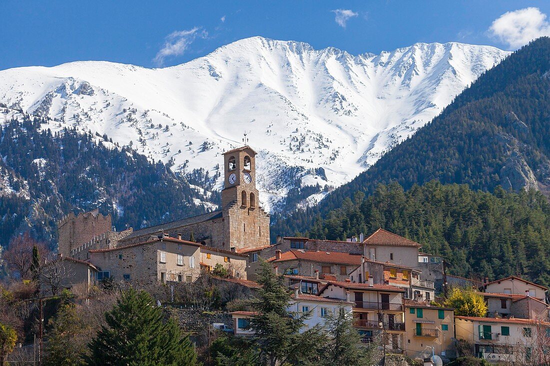 Vernet les Bains und Canigou Berggipfel, Pyrenees Orientales, Frankreich