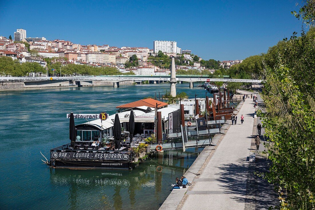 France, Rhone, Lyon, the banks of the Rhone, Quai Général Sarrail, the footbridge of the Middle school and the district of the Croix Rousse