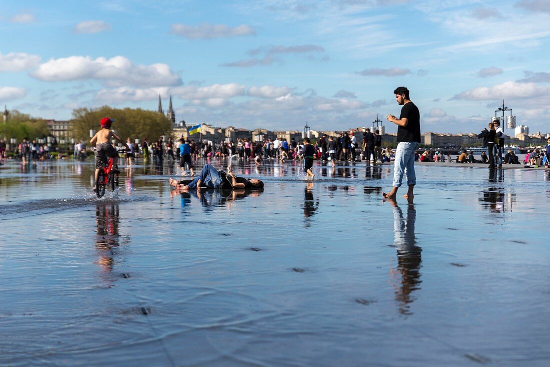 France, Gironde, Bordeaux, area classified World Heritage by UNESCO, water mirror from 2006 and directed by Jean Max Llorca caretaker and architect Pierre Gangnet and planner Michel Corajoud