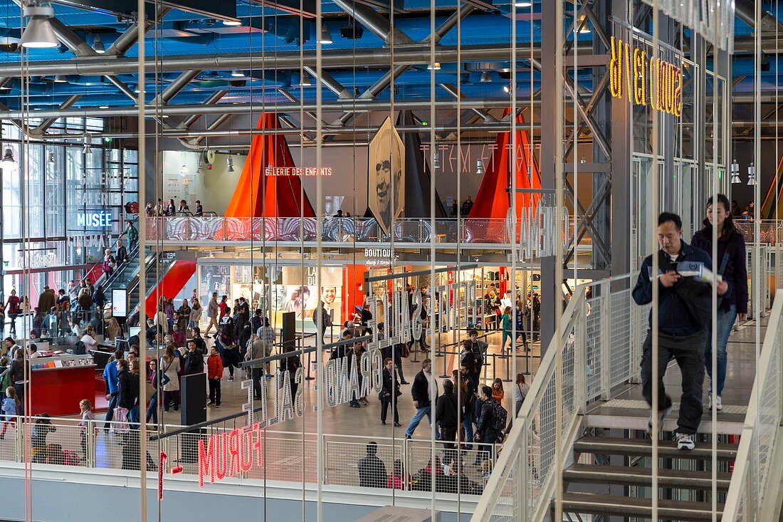 Die Eingangshalle von Centre Pompidour, Paris, Frankreich