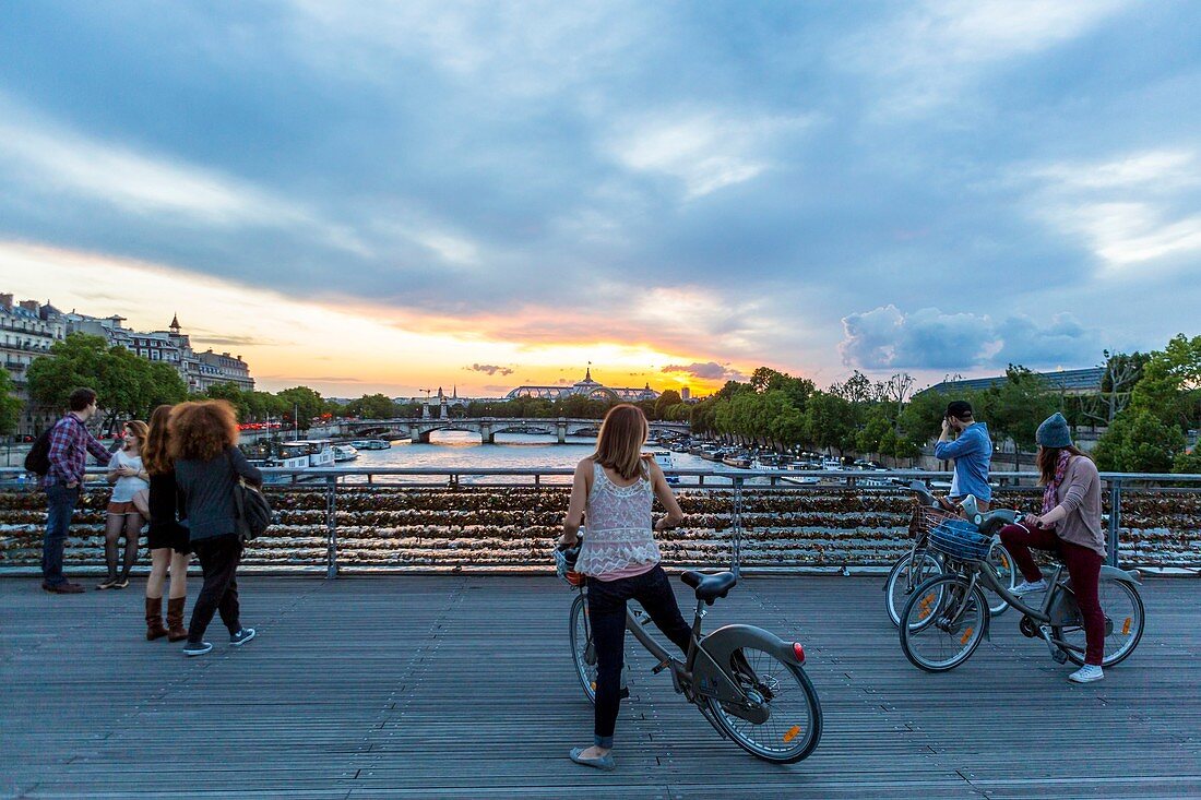 France, Paris, area listed as World Heritage by UNESCO, Leopold Sedar Senghor footbridge