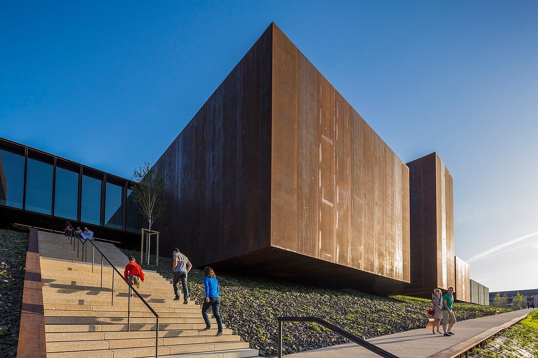 Frankreich, Aveyron, Rodez, Soulages Museum, entworfen von den katalanischen Architekten RCR mit Passelac & Roques