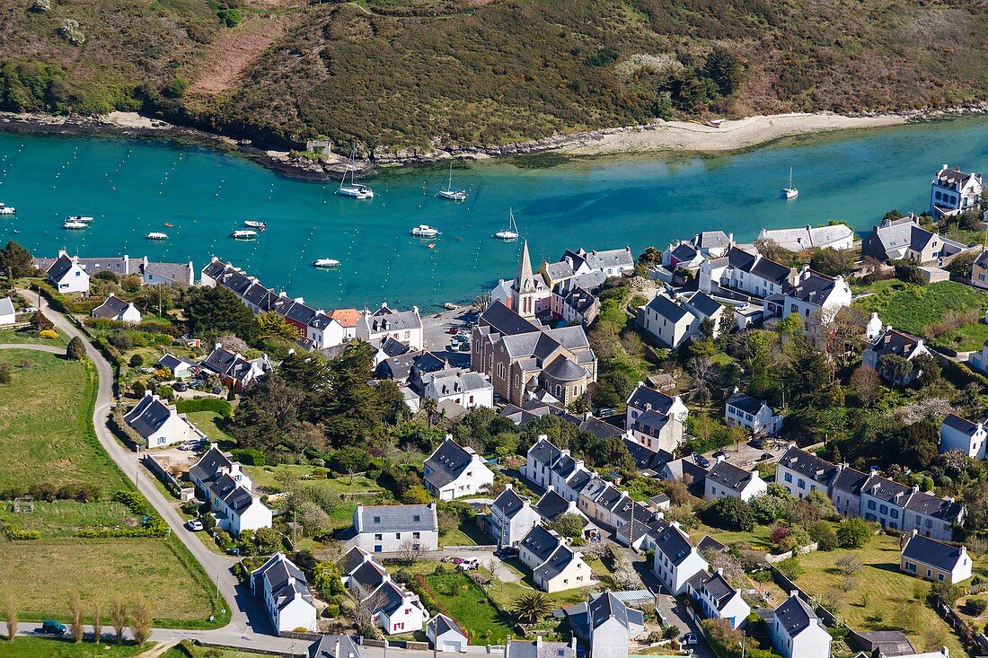 Frankreich, Morbihan, Belle Ile en Mer, Sauzon, das Dorf (Luftbild)