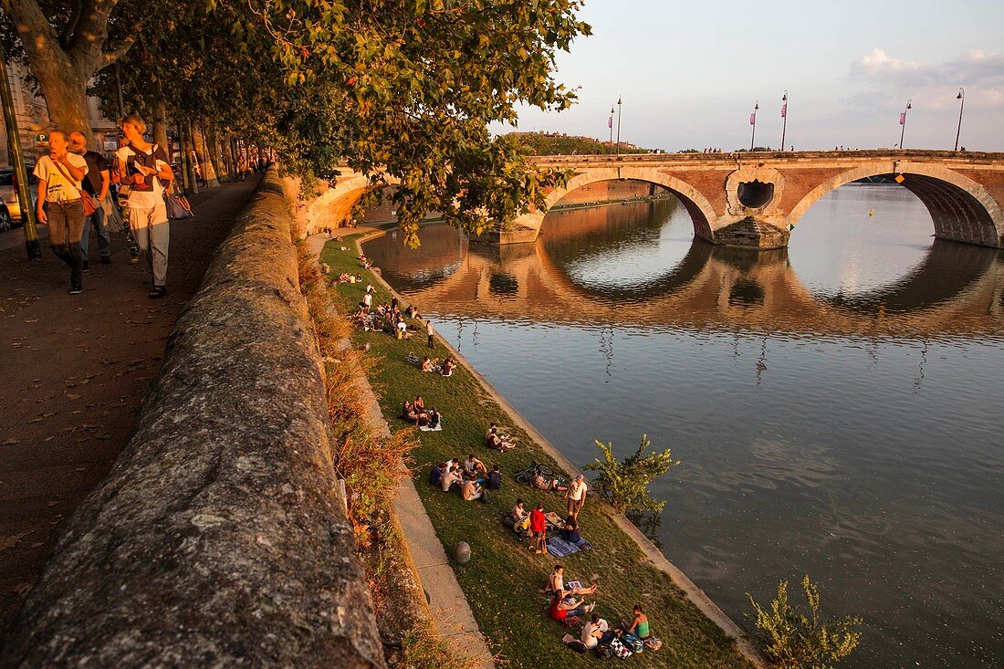Frankreich, Haute Garonne, Toulouse, Daurade Quay und Pont Neuf