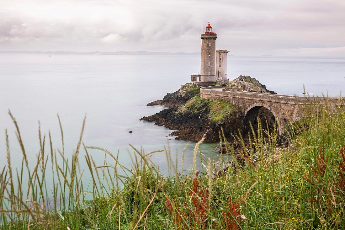 Frankreich, Finistère, Iroise-See, Goulet von Brest, Plouzane, Pointe du Petit Minou, Leuchtturm Petit Minou