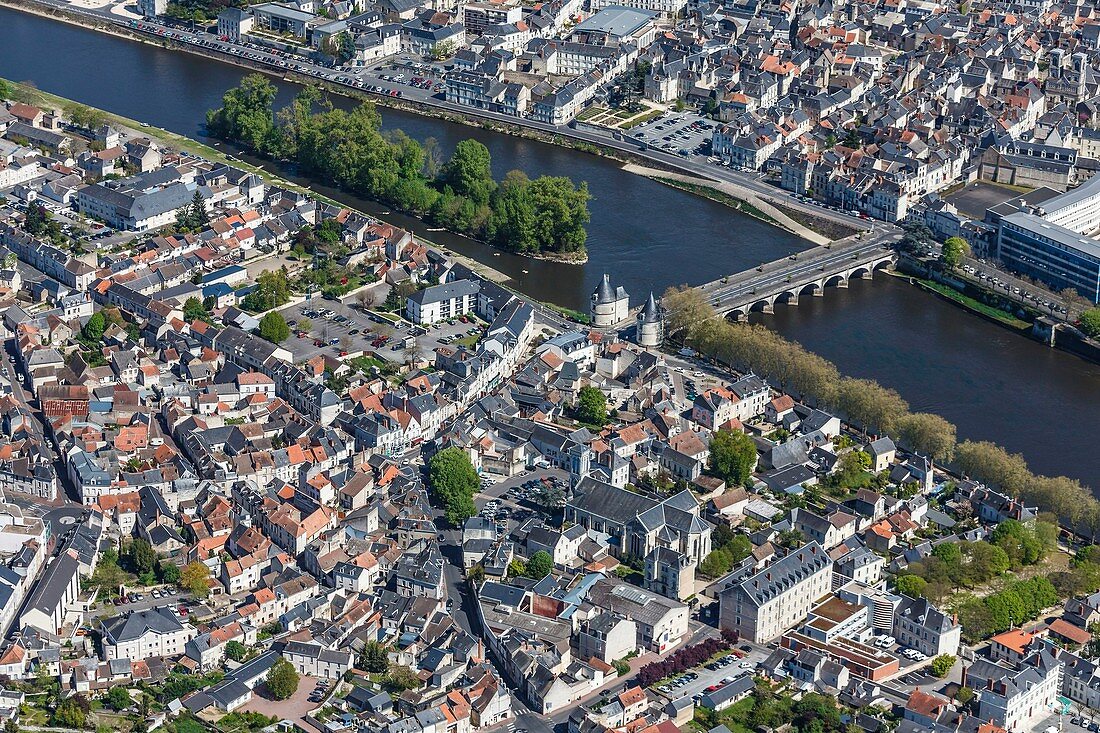 Frankreich, Vienne, Chatellerault, die Stadt an der Vienne (Luftaufnahme)