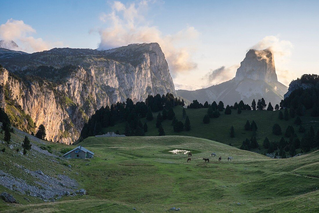 Frankreich, Isere, Regionaler Naturpark Vercors, Mont Aiguille (Höhe: 2086 m) vom Vercors Hochland