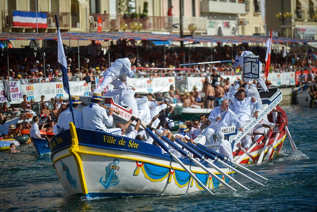 France, Herault, Sete, Festival of Saint Louis, jousters on the tintaine aboard the traditional boats with reams armed with their lances and protected by their shields