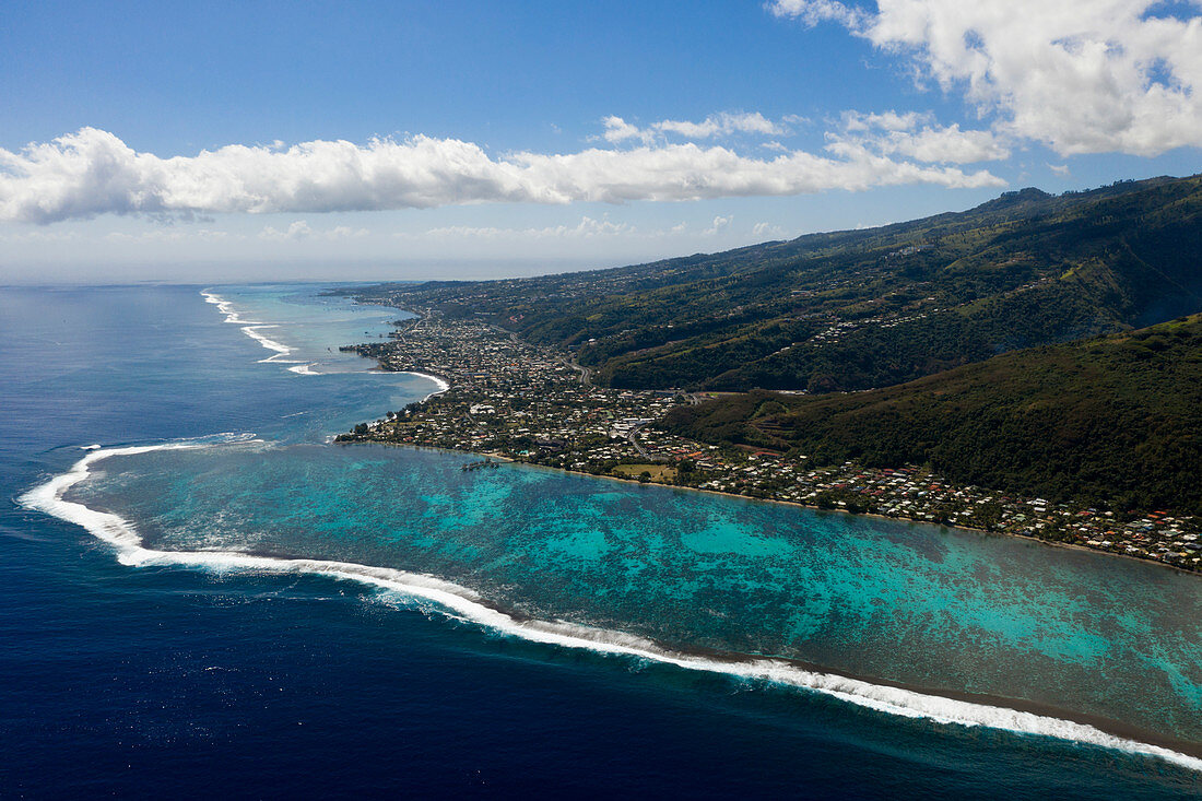 Luftaufnahme der Westküste von Tahiti, Tahiti, Französisch-Polynesien