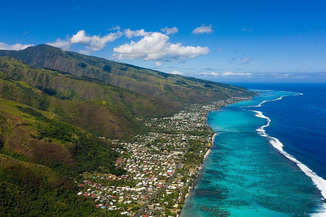 Luftaufnahme der Westküste von Tahiti, Tahiti, Französisch-Polynesien