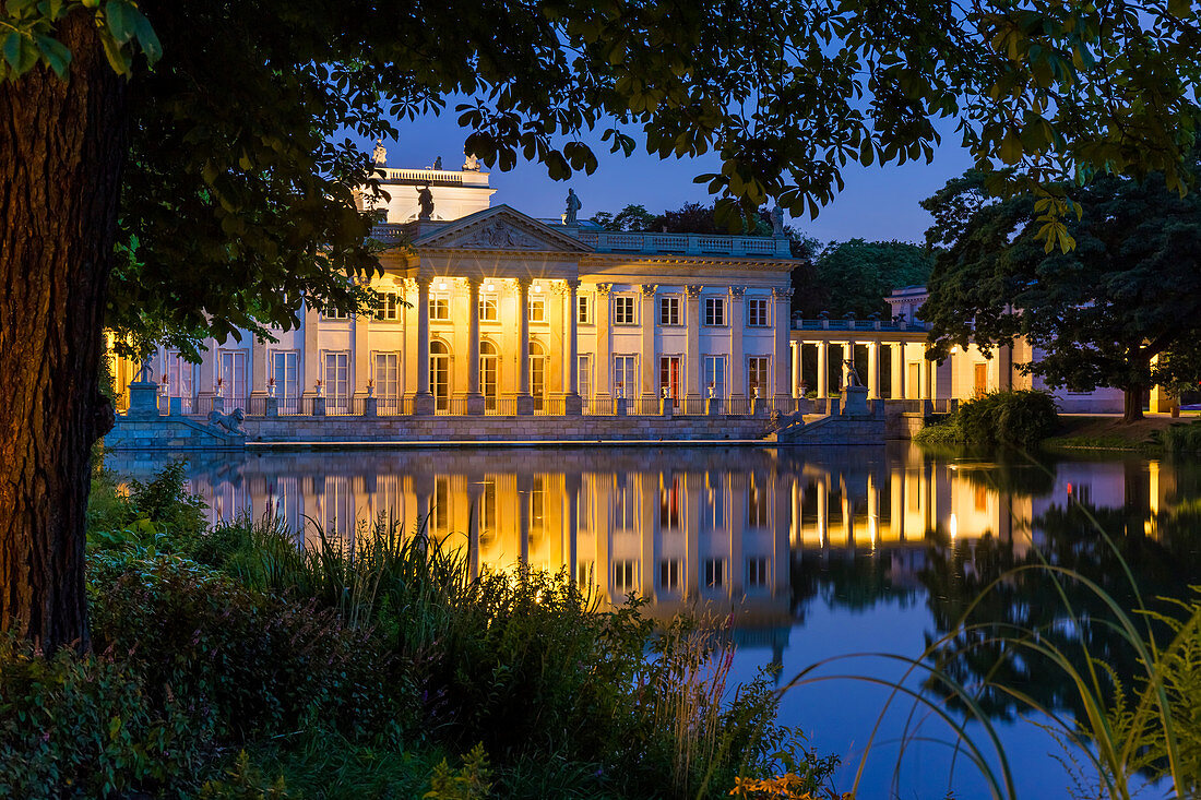 Royal garden in Warsaw, called Lazienki Krolewskie, Palace on the Water, Warsaw,  Mazovia region, Poland, Europe