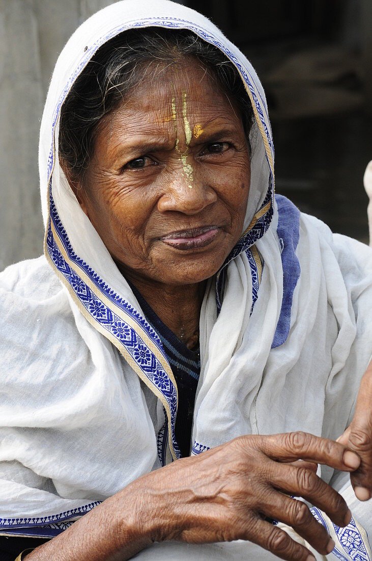 Radhakund, Vrindavan, Uttar Pradesh, Indien, Witwe bei Witwenspeisung