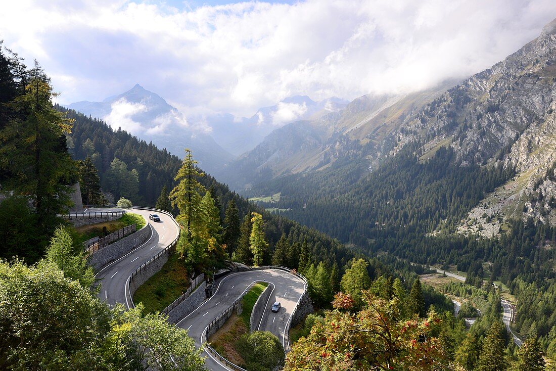 Passstraße am Maloja-Pass im Bergell, Graubünden, Ober-Engadin, Schweiz