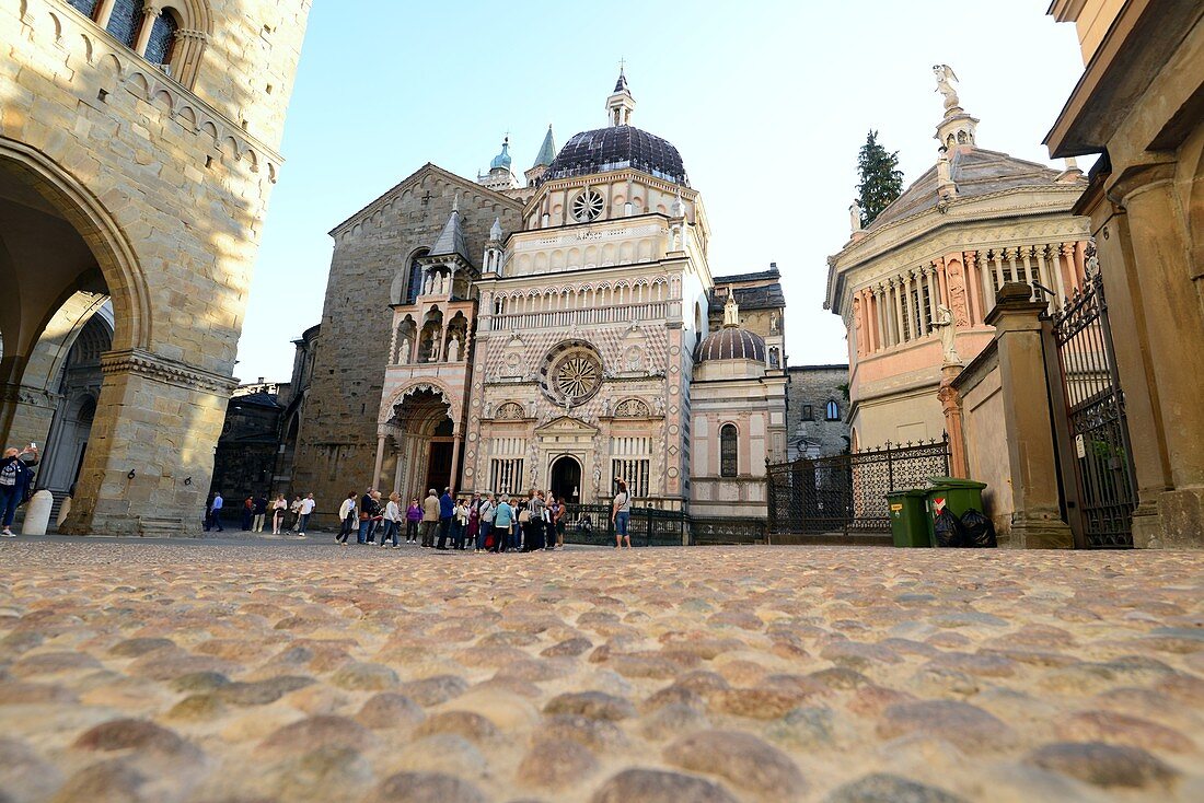 Steinpflaster an der Capella Colleoni, Bergamo, Lombardei, Italien