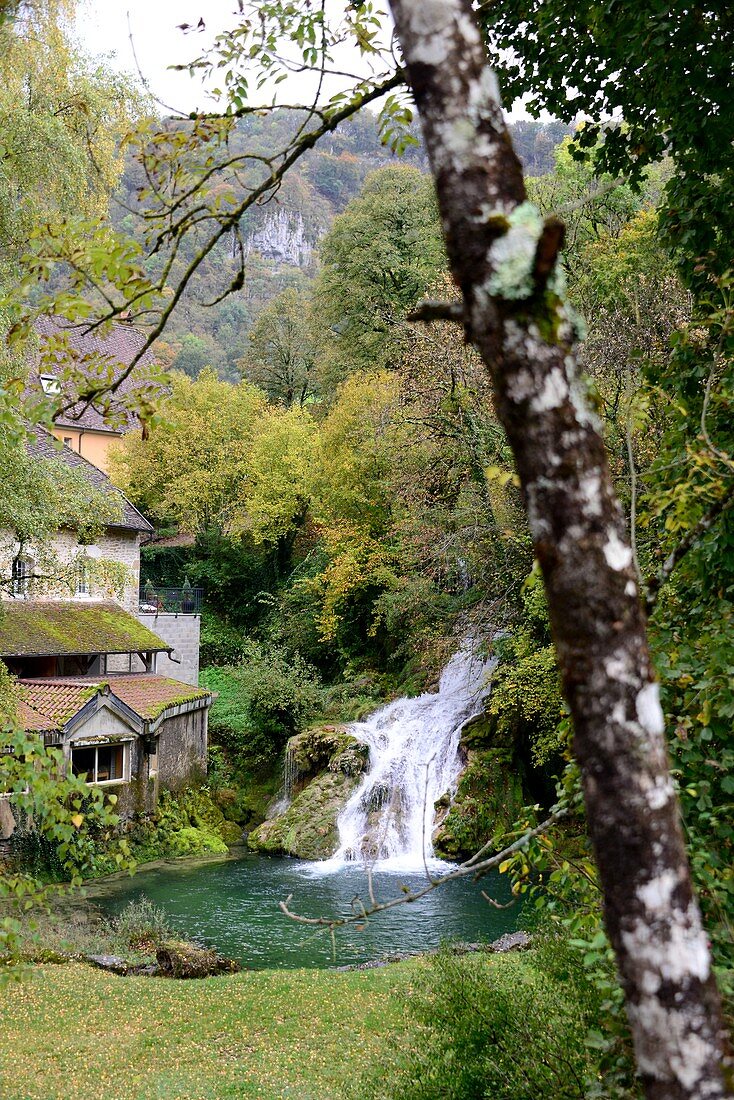 Cascade des Tufs im Cirque du Fer a Cheval bei Arbois, Jura, Franche Comté, Ost-Frankreich
