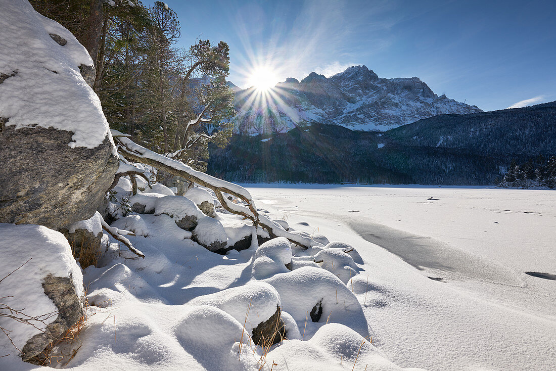 Sunrise at the Eibsee below the Zugspitze, one of the most beautiful mountain lakes in Bavaria, Bavaria, Germany