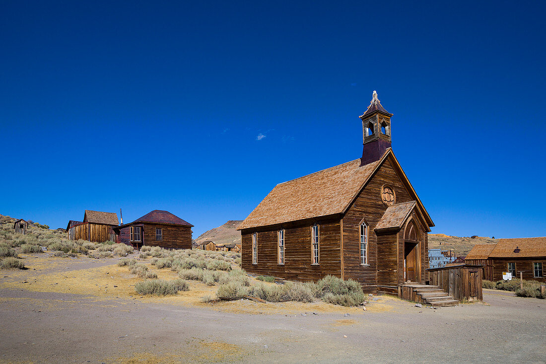 Alte Kirche der Geisterstadt Bodie, einer alten Goldgräberstadt in Kalifornien, USA\n