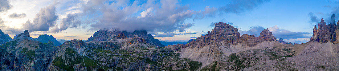 Panoramablick auf die Dolomiten, Südtirol, Italien