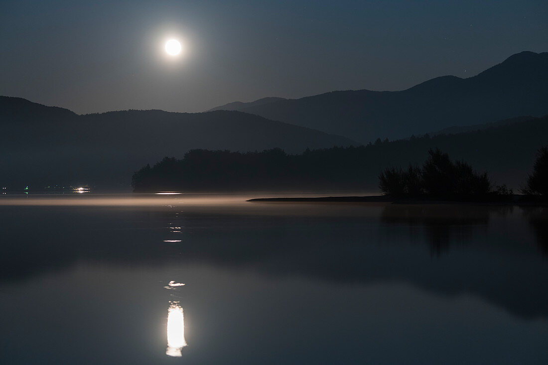 Mondaufgang am Bohinje See, Triglav Nationalpark, Slowenien