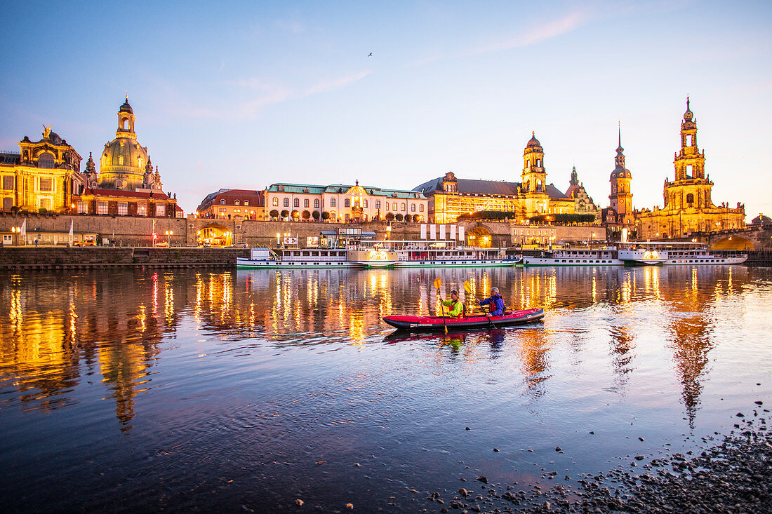 Kajaktour auf der Elbe in Dresden, Deutschland