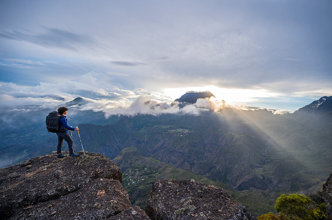 Trekking auf der zu Frankreich gehörenden Tropeninsel La Réunion im Indischen Ozean