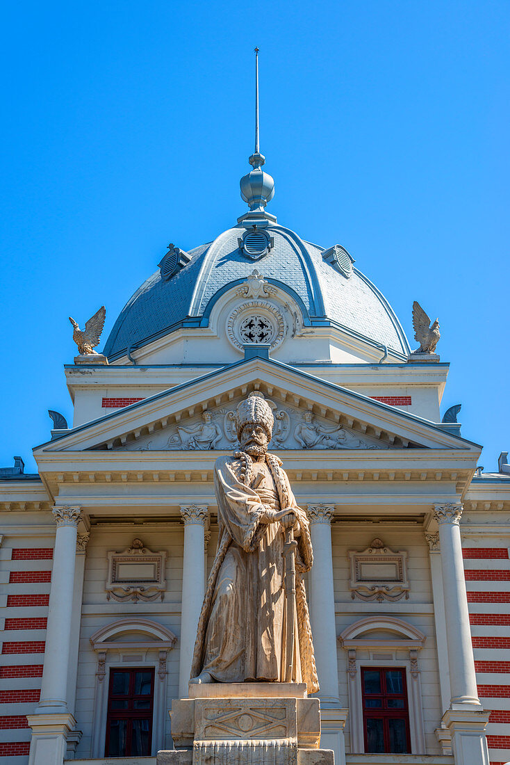 Statue für Mihail Cantacuzino vor der Coltea Klinik in Bukarest, Walachei, Rumänien