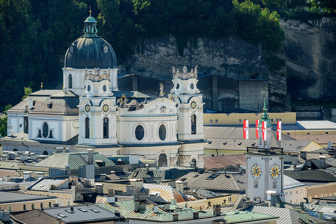 Kollegienkirche über den Dächern von Salzburg, Salzburg, Österreich