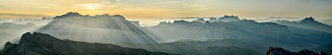 Panorama with sun rays over Sella, Geislergruppe, Puezgruppe and Peitlerkofel, Lagazuoi, Dolomites, UNESCO World Heritage Dolomites, Veneto, Italy