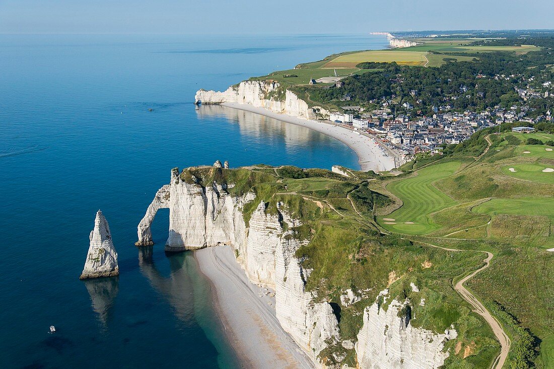 Frankreich, Seine Maritime, Etretat, Côte d'Abatre, Bogen und Nadel (Luftaufnahme)