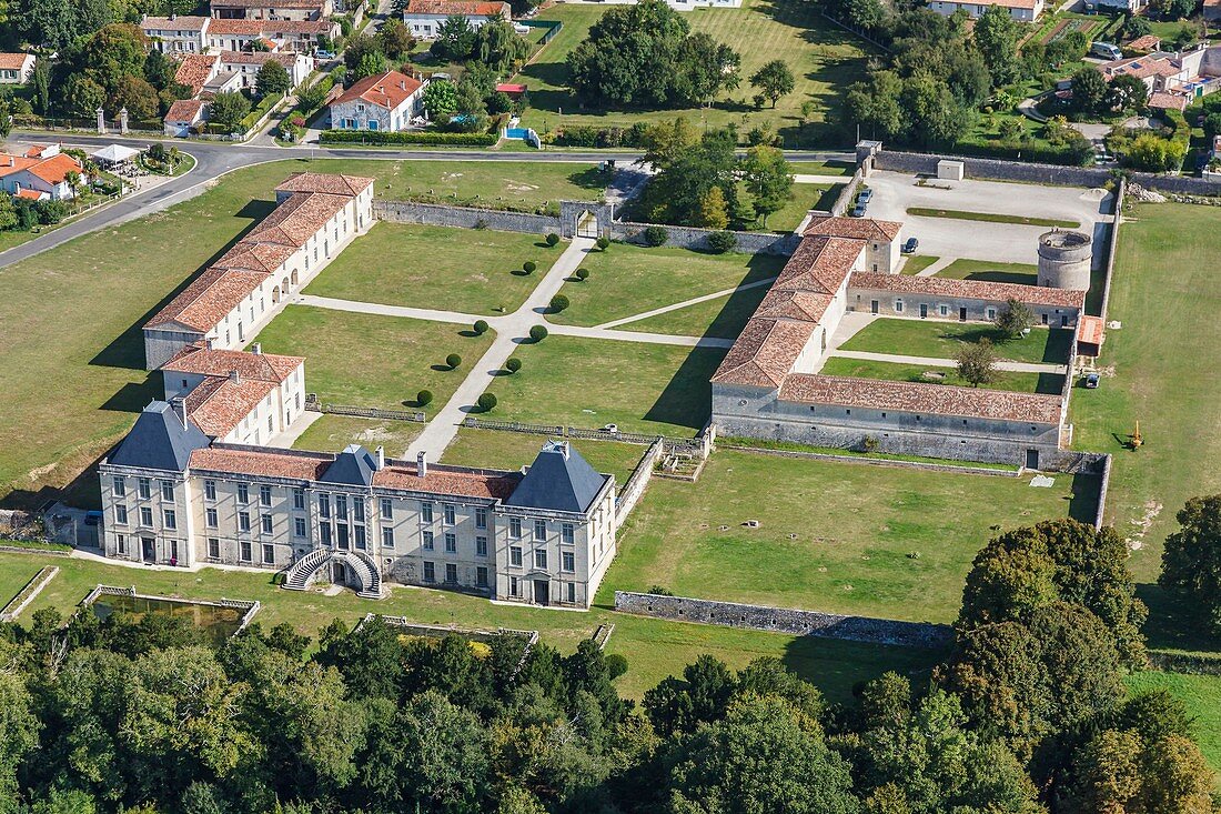 Frankreich, Charente Maritime, Le Douhet, Schloss Le Douhet (Luftaufnahme)