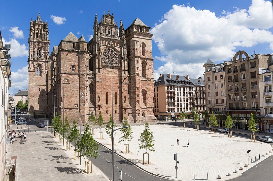 Frankreich, Aveyron, Rodez, die Kathedrale und der Place d'Armes