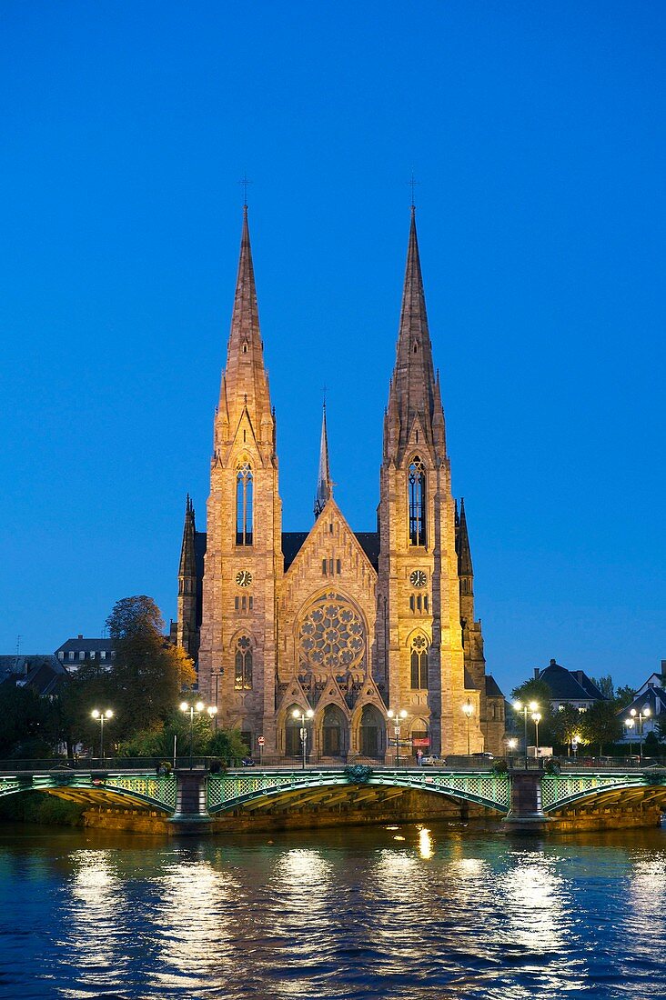 Frankreich, Bas Rhin, Straßburg, Altstadt, UNESCO Weltkulturerbe, St. Paul Kirche und Auvergne Brücke über den Fluss Ill
