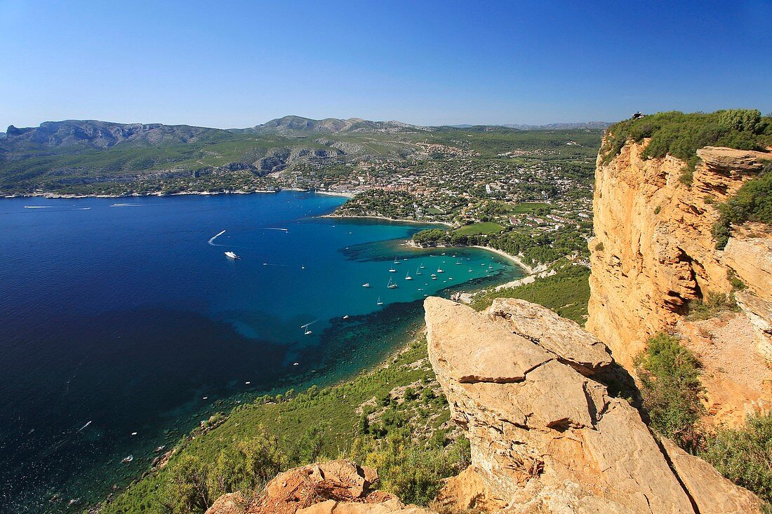 Frankreich, Bouches-du-Rhône, Cassis, Blick von der Spitze der Klippen des Cap Canaille