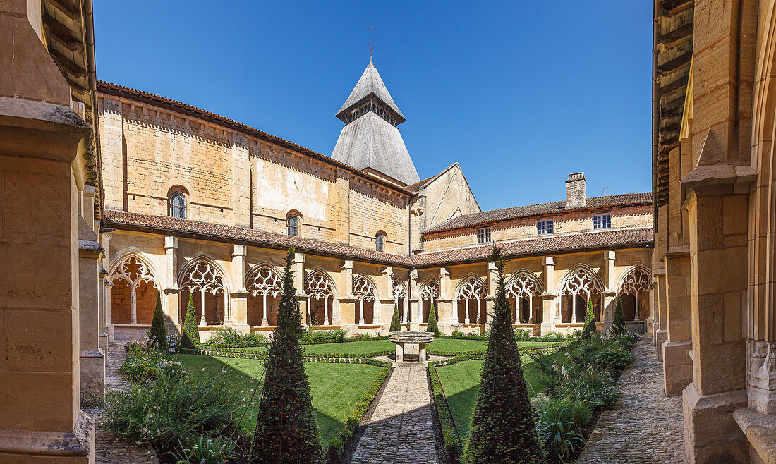 France, Dordogne, Le Buisson de Cadouin, Cadouin, the gothic abbey cloister on the Camino de Santiago, listed as World Heritage by UNESCO