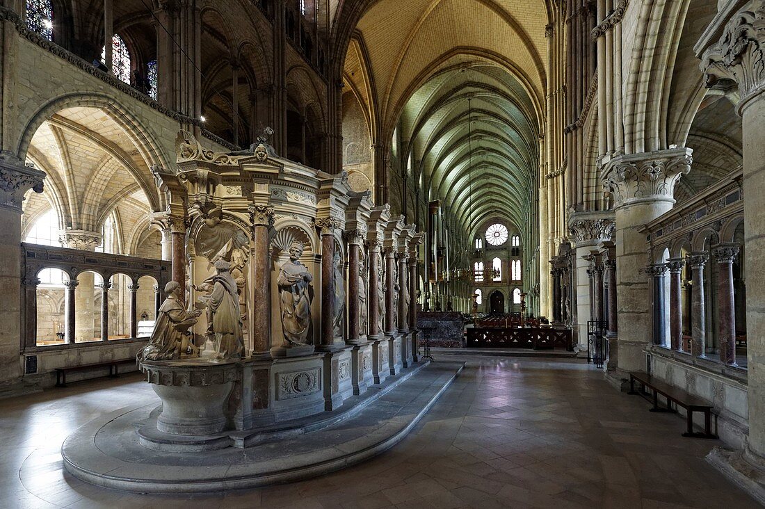 Frankreich, Marne, Reims, Basilika St. Remi, UNESCO Weltkulturerbe, Grab von St. Remi im Chor