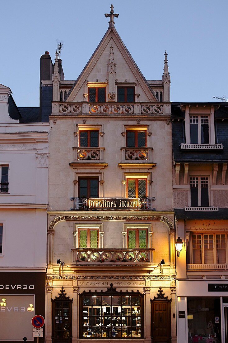 Frankreich, Loiret, Montargis, Boutique Mazet, Fassade