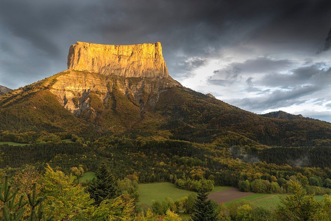 Frankreich, Isere, Parc Naturel Regional du Vercors (Regionaler Naturpark Vercors), Richardiere, Mont Aiguille (2086 m)