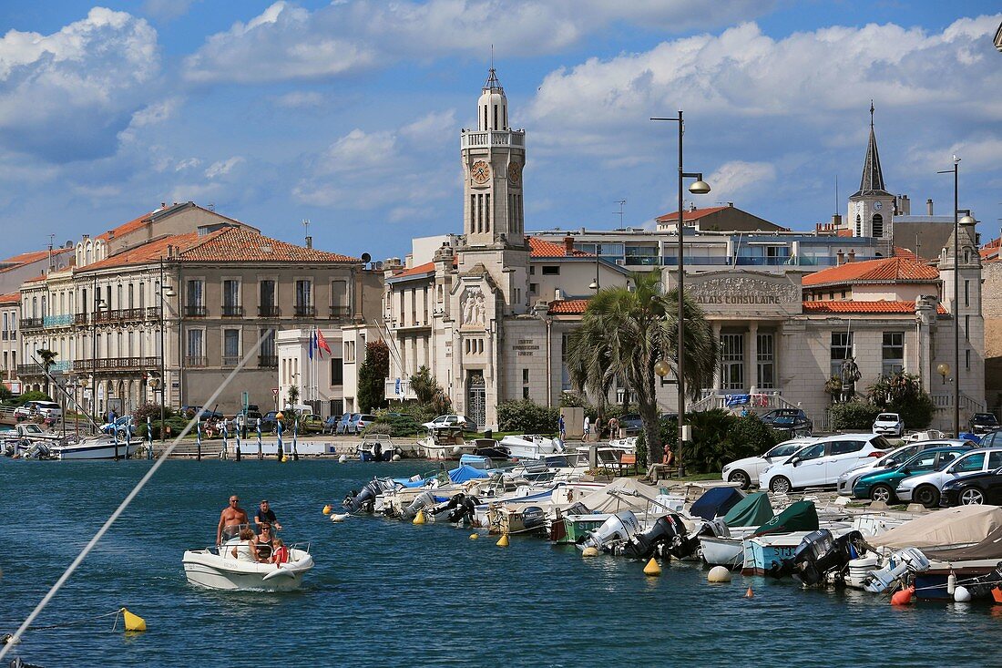 France, Herault, Sete, Sailing boat on the canal of Sete at the level of the quay of the Resistance with in the background the chamber of commerce