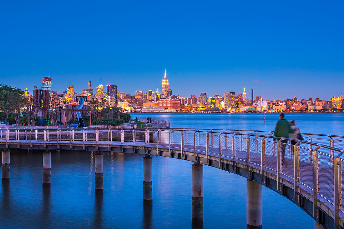 Manhattan, Lower Manhattan and World Trade Center, Freedom Tower in New York across Hudson River from Pier C Park, Hoboken, New Jersey, United States of America, North America