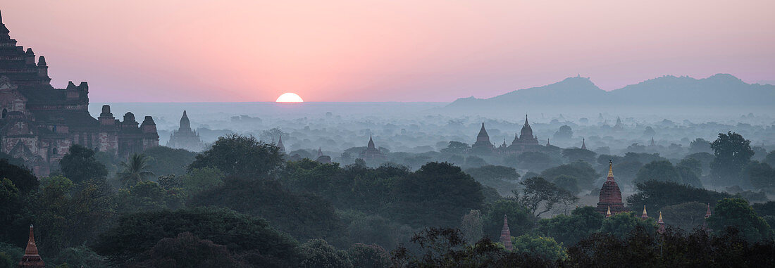 View of temples at dawn, Bagan (Pagan), Mandalay Region, Myanmar (Burma), Asia